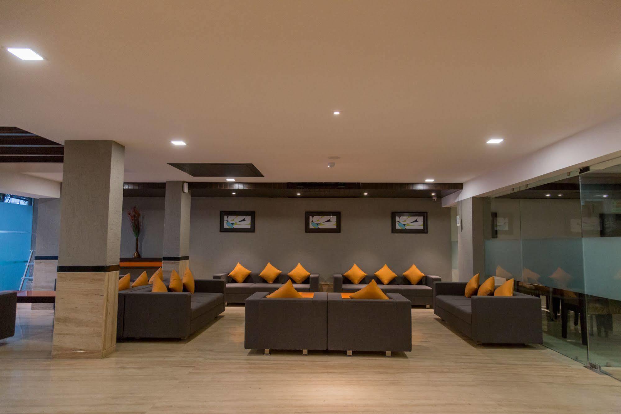 Ahmedabad Vastrapur Hotell Eksteriør bilde