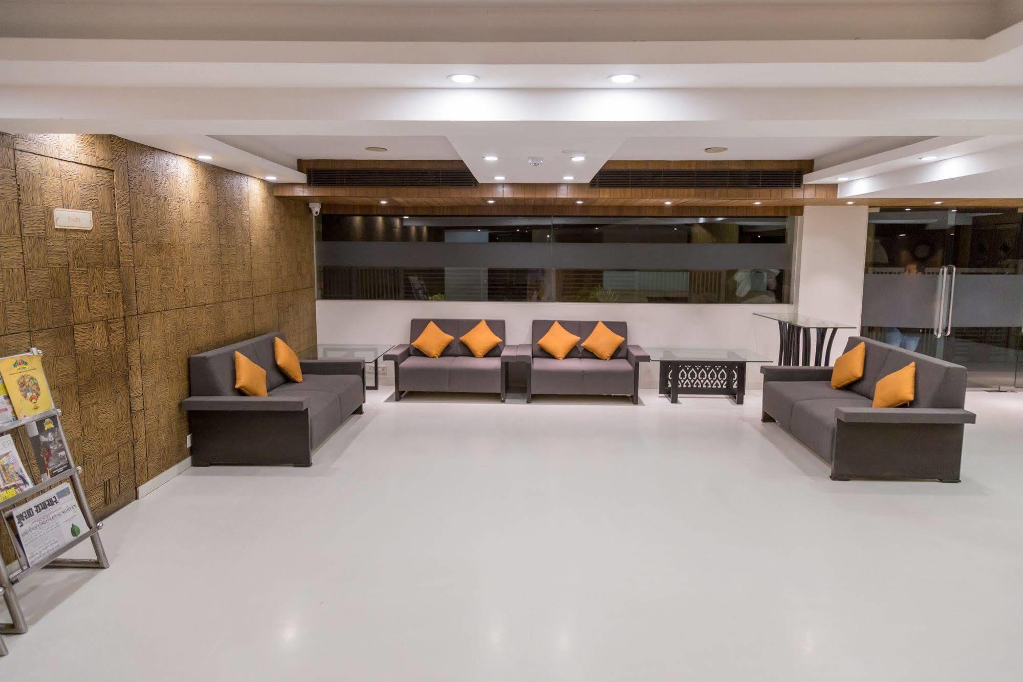 Ahmedabad Vastrapur Hotell Eksteriør bilde
