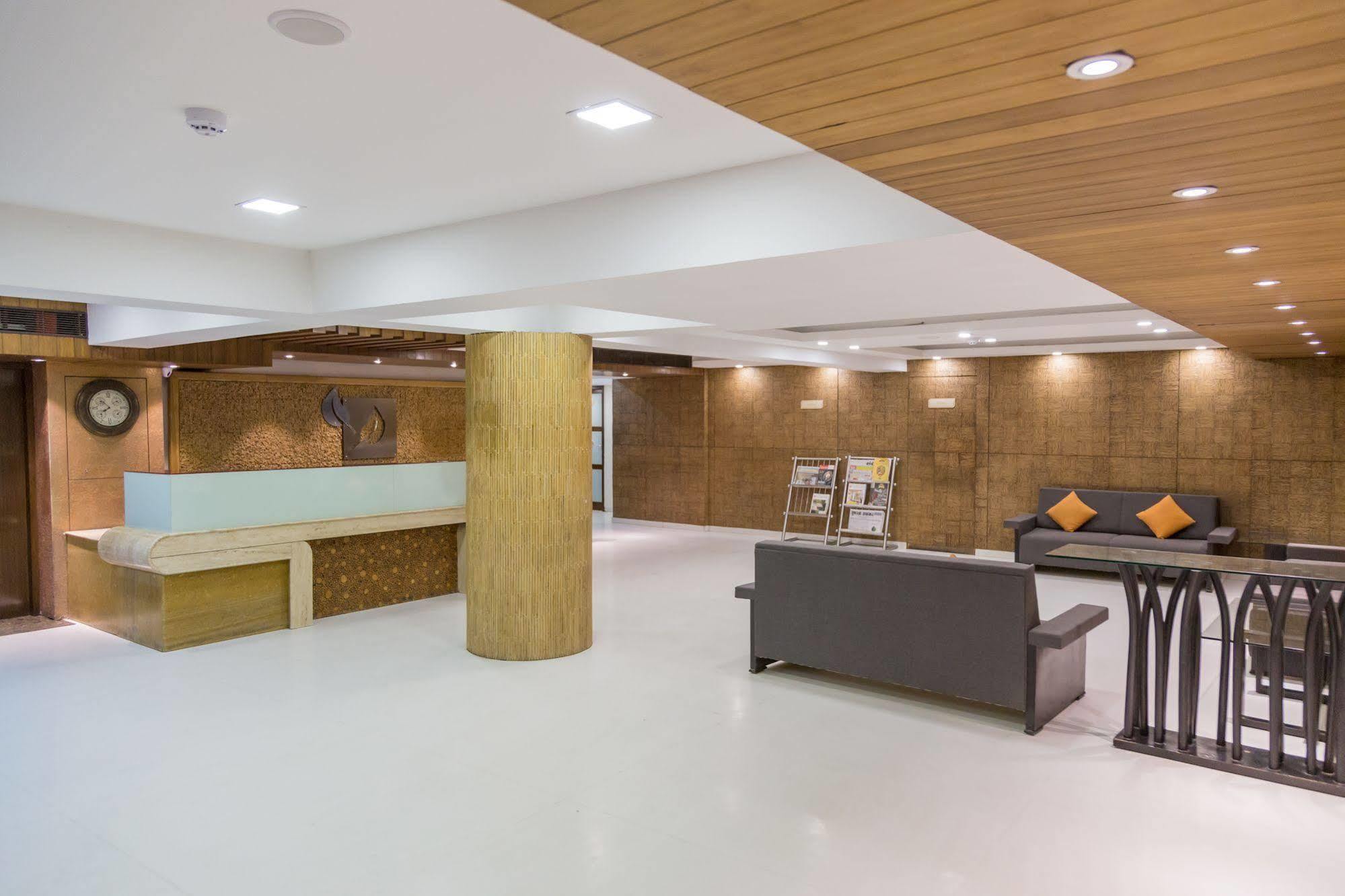 Ahmedabad Vastrapur Hotell Eksteriør bilde