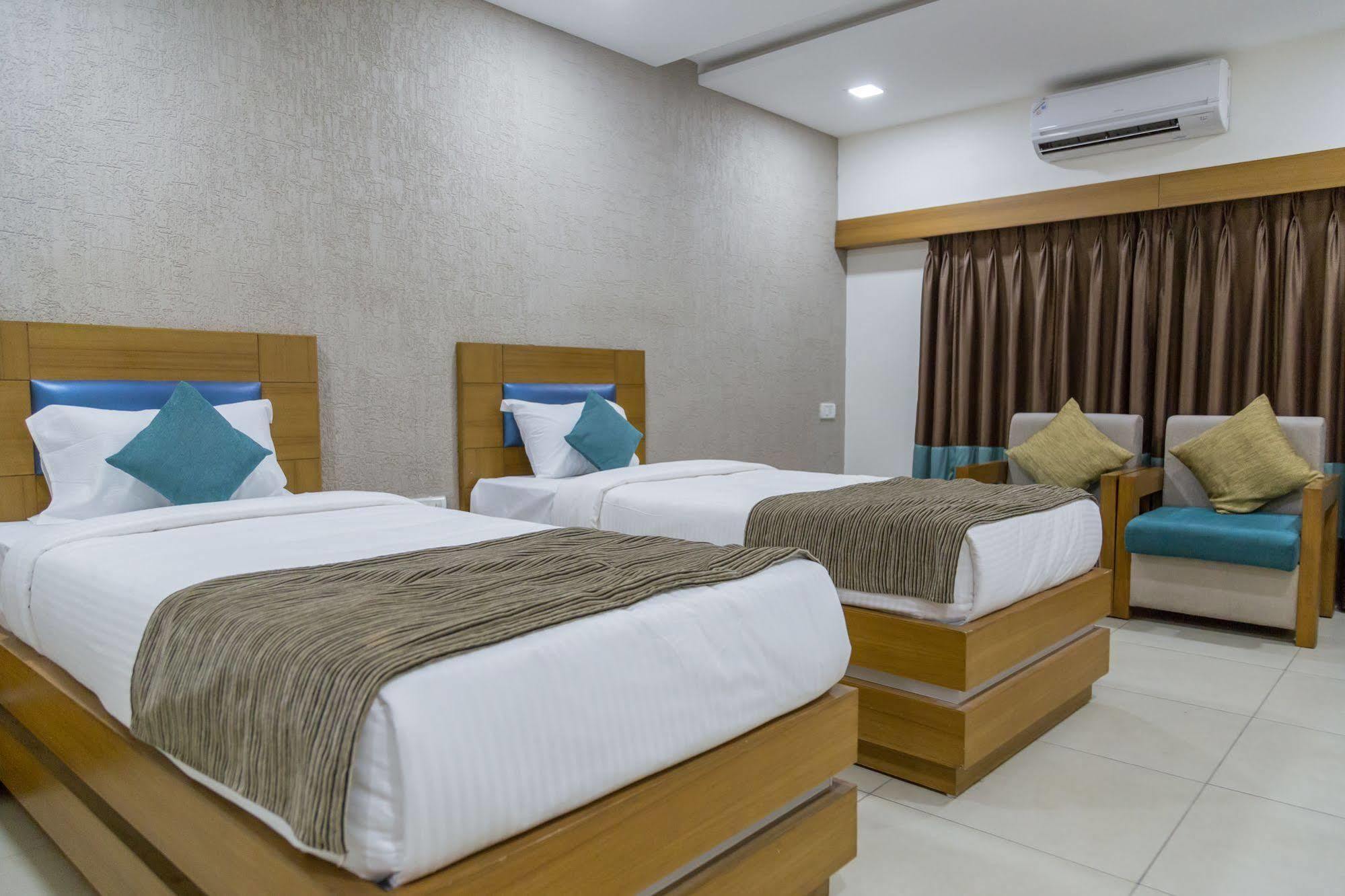 Ahmedabad Vastrapur Hotell Eksteriør bilde