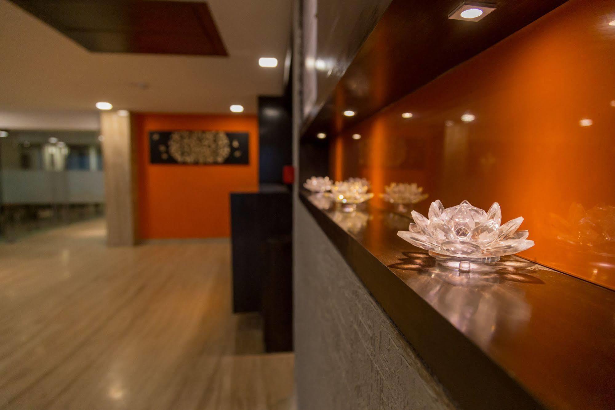 Ahmedabad Vastrapur Hotell Eksteriør bilde