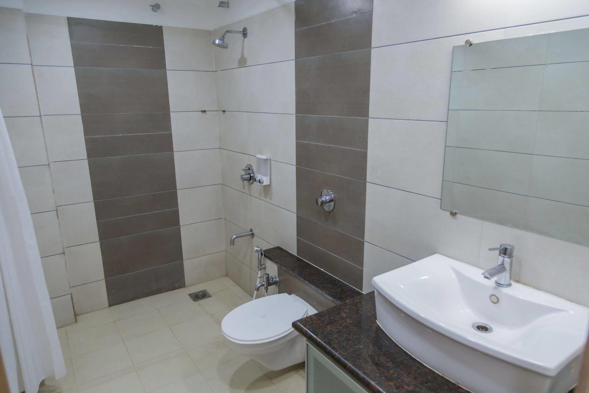 Ahmedabad Vastrapur Hotell Eksteriør bilde