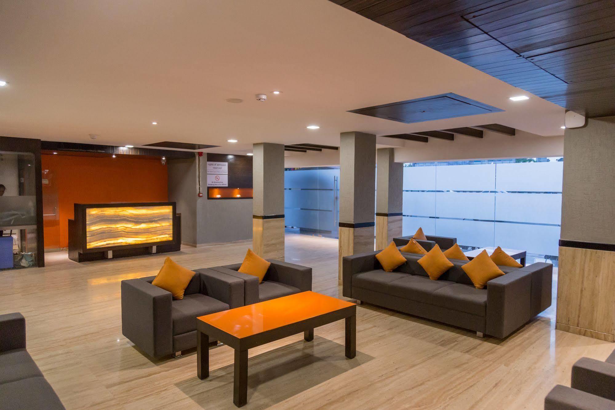 Ahmedabad Vastrapur Hotell Eksteriør bilde