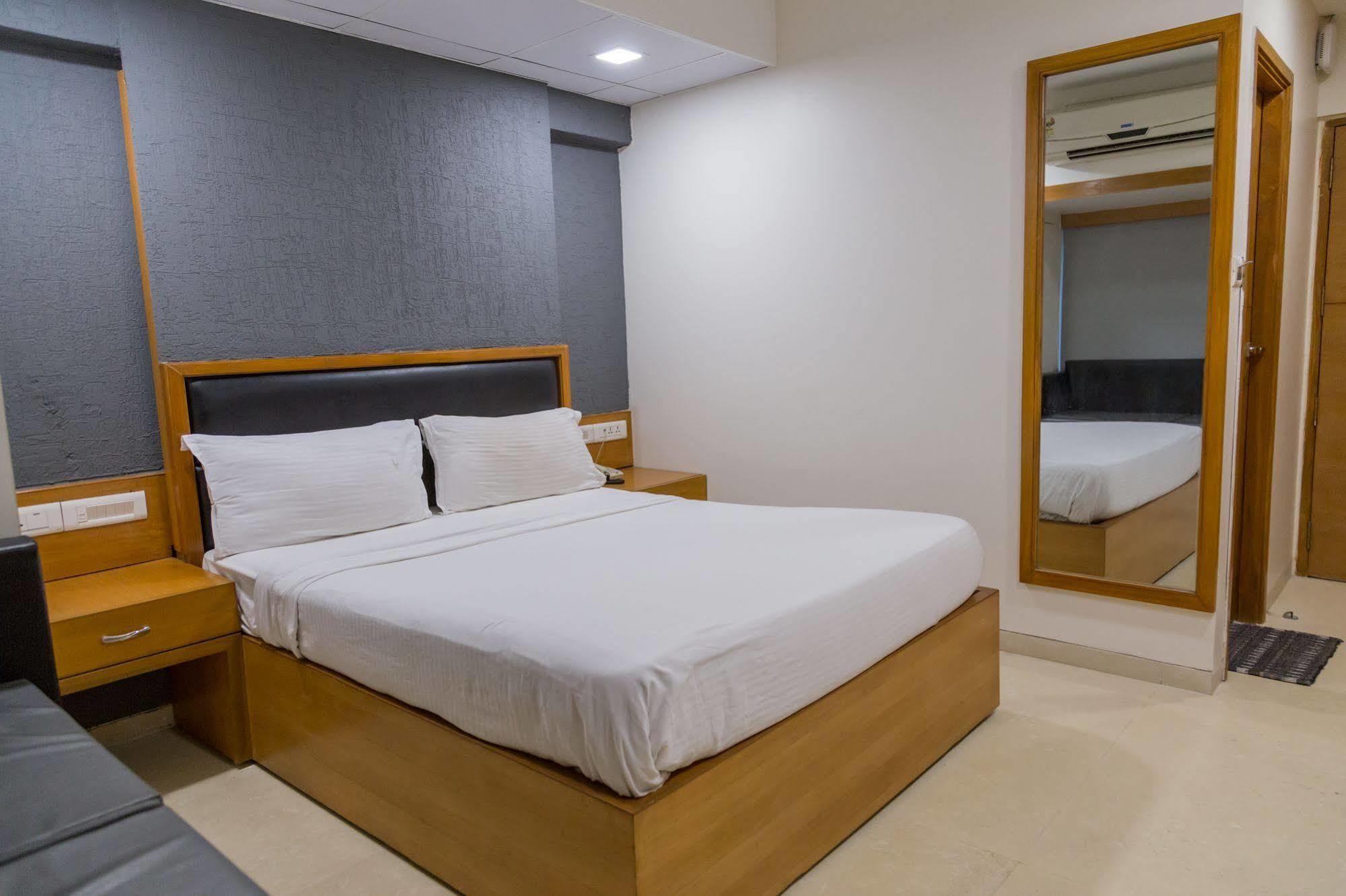 Ahmedabad Vastrapur Hotell Eksteriør bilde