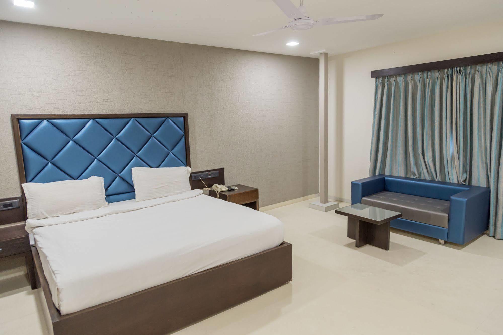 Ahmedabad Vastrapur Hotell Eksteriør bilde